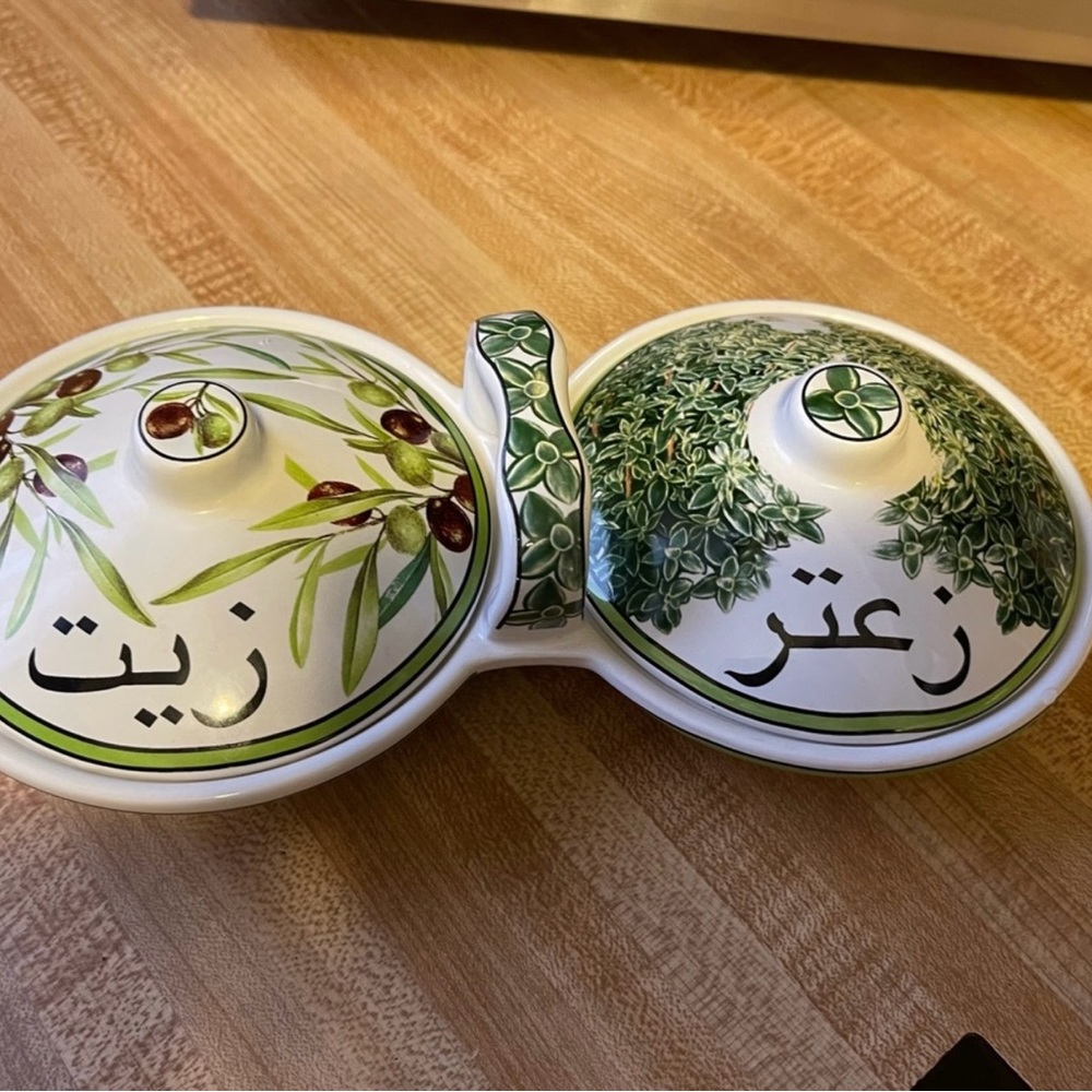 Palestinian Ceramic Bowl Zeit w Zaatar
With Handle